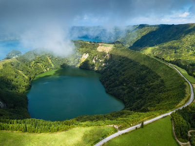 葡萄牙亚速尔圣米格尔岛 sete cidades 口的地狱般的嘴湖