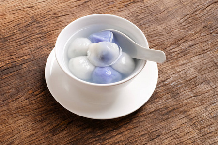 唐 yuan(sweet dumplings) 充满黑芝麻照片