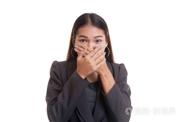 美丽年轻的亚洲女人闭上她的嘴