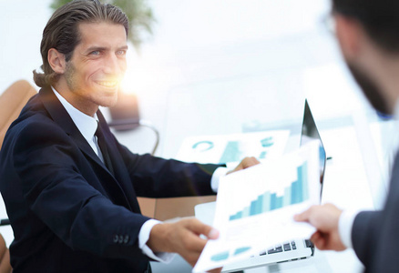 员工报告图片-员工报告素材-员工报告插画-摄图新视界