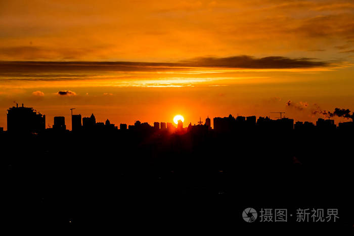 城市早上太阳图片图片