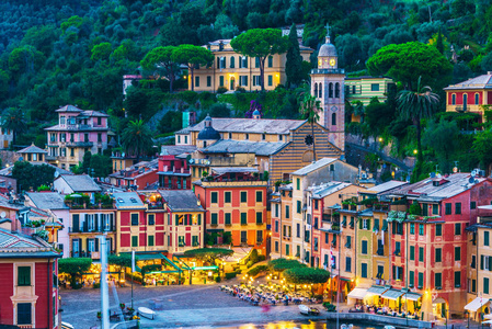 风景如画的渔村和假日度假胜地波托菲诺, 位于意大利的意大利利维拉的热那亚大都会市