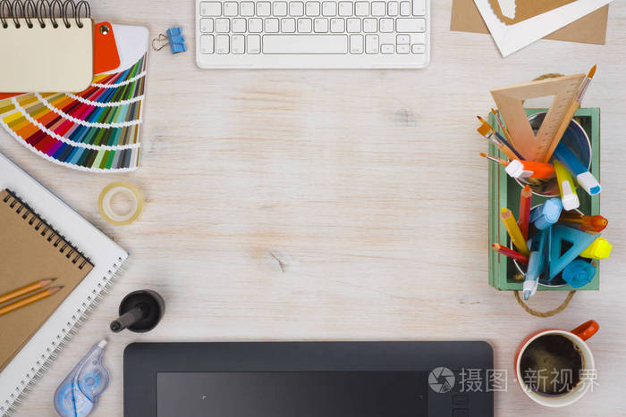 与木纹理背景图形设计师办公桌要点顶视图