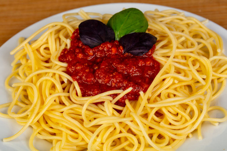意大利面食 spghetti 肉酱服务罗勒