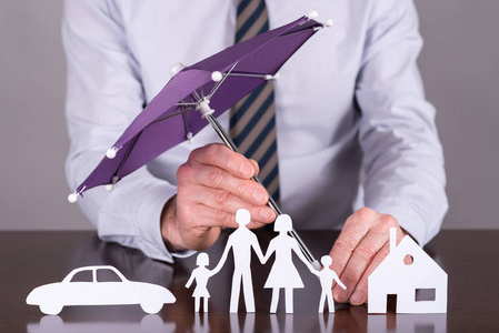 家庭，房子和车子的保险概念
