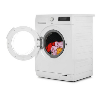 白色背景洗衣的现代洗衣机