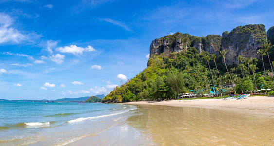 泰国甲米澳排 Plong 海滩全景