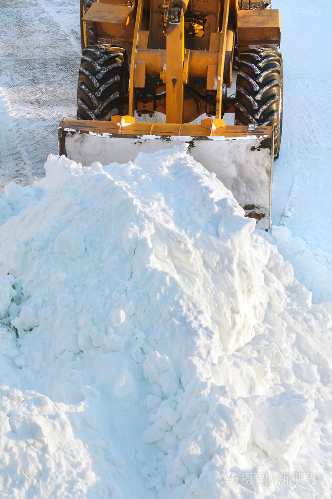 推土机清除雪