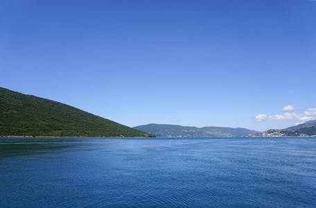 Bokakotorska 湾海洋和森林