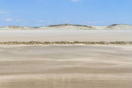 干过湿沙子和沙丘在卡西诺海滩