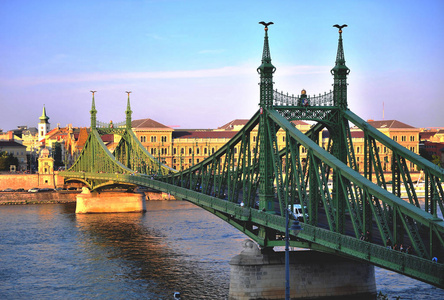 在布达佩斯城市自由桥