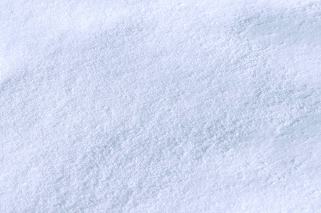 清新的冬季仙境白色雪景。新鲜的雪纹理