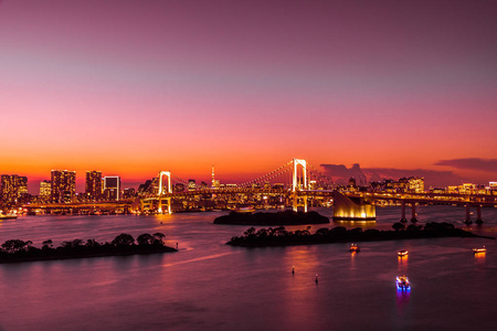日本暮光之城的美丽建筑以彩虹桥为基础的东京城市景观