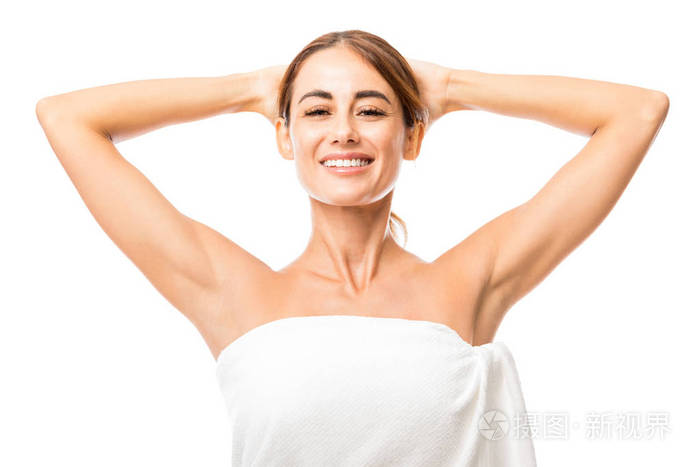 在白色背景下进行激光治疗后, 好看的女性露出干净腋窝的头像