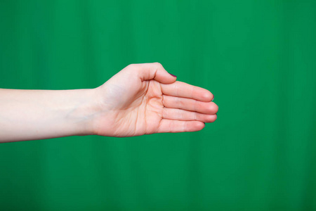 手女性手指绿色背景