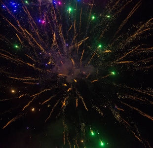 在天空中的烟花。新年庆祝活动