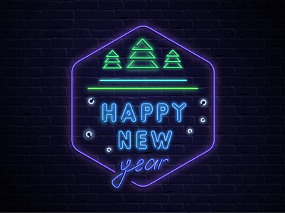 新年快乐霓虹灯闪亮的海报与冷杉树在砖背板