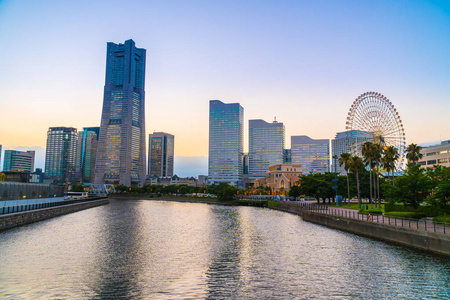 日本暮色中的横滨城市天际线美丽建筑