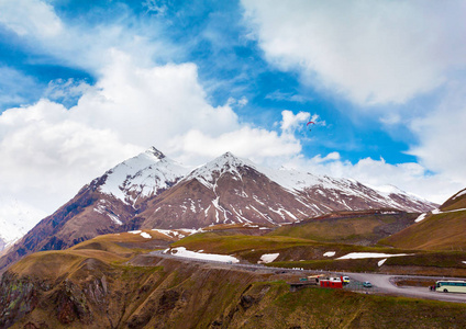 在 Gudauri 附近的格鲁吉亚山脉全景