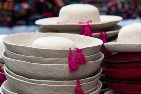 在厄瓜多尔的传统土著帽子