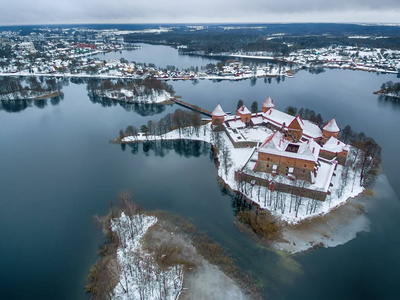 特拉凯，立陶宛 空中俯视图，平躺的岛上的城堡