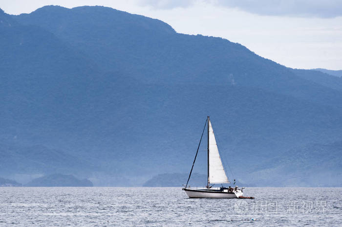 在里约热内卢,巴西的帕拉湾的白帆船