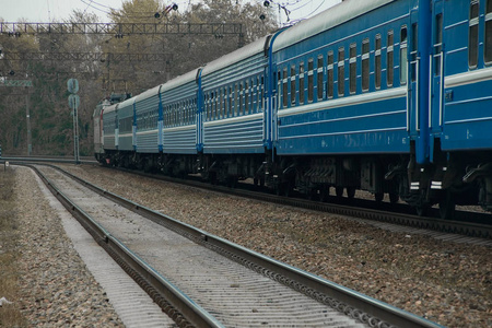 白俄罗斯秋天铁路在秋天在白俄罗斯照片