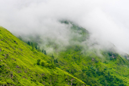 布尔纳保护区的自然景观, 是登山爱好者和尼泊尔最大保护区的热点地区