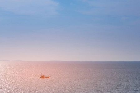 小渔船与海洋天际线, 自然景观背景