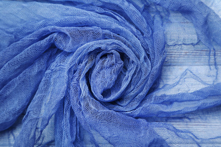 蓝色的薄纱织物