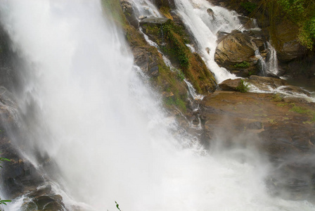 泰国清迈 doi inthanon 国家公园丛林中的瓦奇兰瀑布