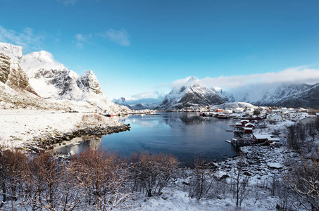 在赖村，罗弗敦群岛，挪威的雪