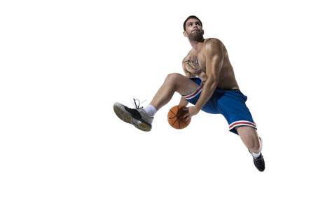 职业篮球球员跳球上白色隔离图片