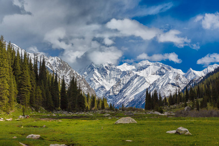 景观有山，吉尔吉斯斯坦