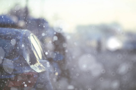 汽车在冬季的大雪