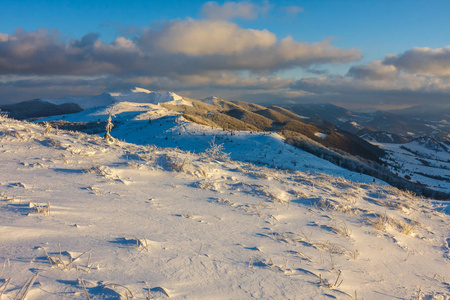 美丽的冬天景观的山区 Bieszczady，波兰