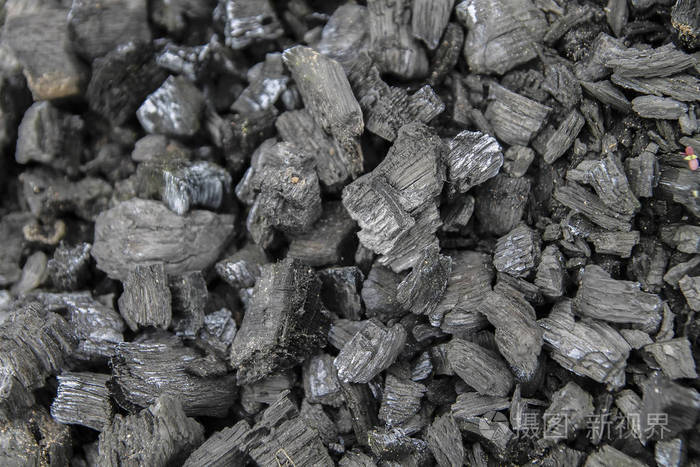 自然的黑色背景件的木炭