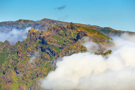 美丽 cloudscape 以上山区，葡萄牙马德拉岛