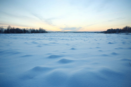 白雪皑皑的冬天风景