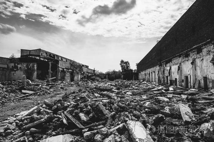 地震或战争后果或飓风或其他自然灾害破碎的被毁坏的大厦混凝土垃圾