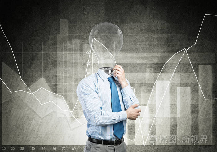 男人思考他的想法