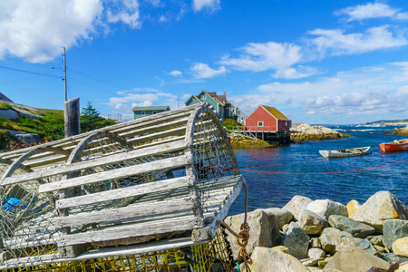 加拿大新斯科舍省 peggys cove 渔村龙虾陷阱船只和房屋的景色