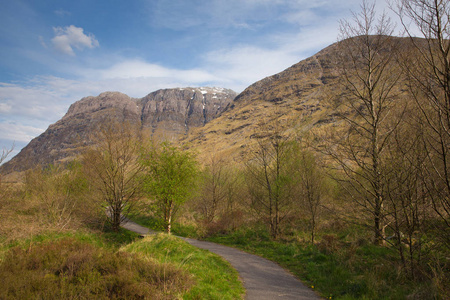 在格伦科谷与雪通路榜首山在苏格兰高地的英国苏格兰在春天