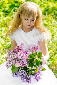 丁香花园里的女孩