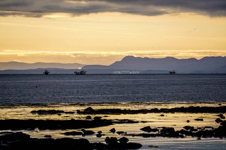 在冰岛海域捕鱼的船只。靠近凯夫拉维克,东冰岛
