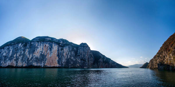 长江三峡瞿塘峡峡谷图片