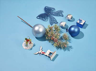 在蓝色的背景，与副本空间可用于文本或其他设计视图上方的圣诞装饰背景