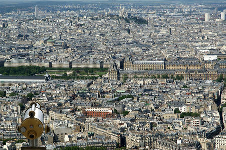 白天的城市天际线。法国巴黎