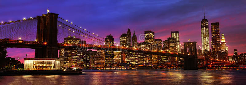 日落时分的布鲁克林大桥和曼哈顿