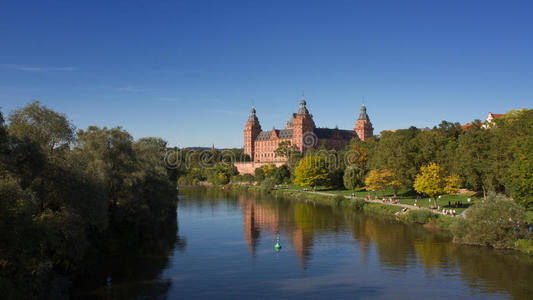 阿什哈芬堡宫殿俯瞰主河图片